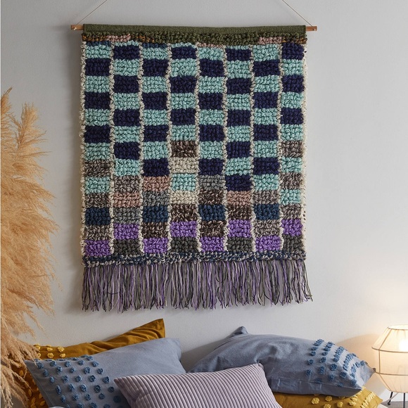 Large Urban Outfitters Queen of Hearts Checkerboard Looped Shag Tapestry - Picture 1 of 6